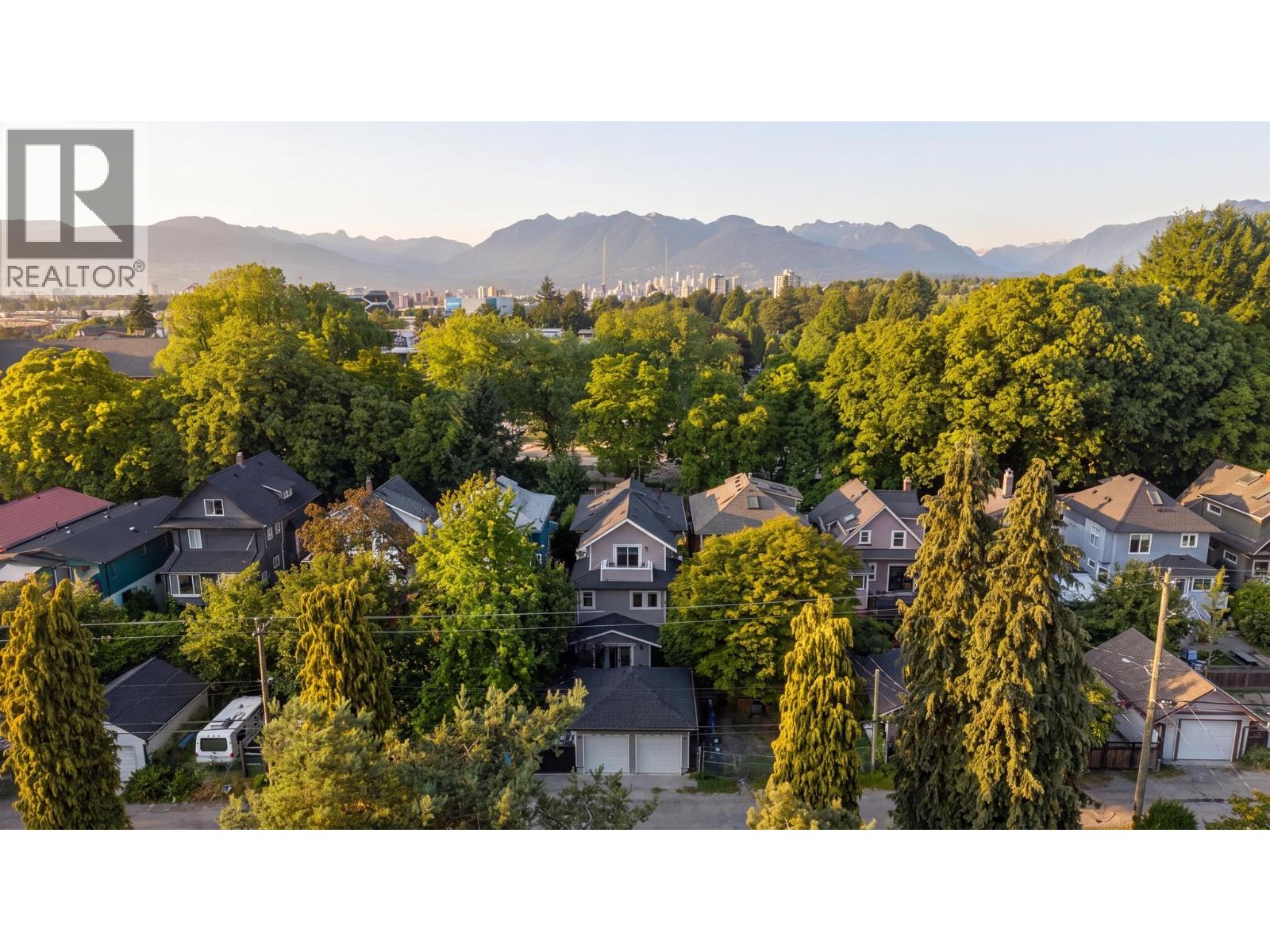 1372 E 10TH AVENUE, Vancouver, BC photo 3