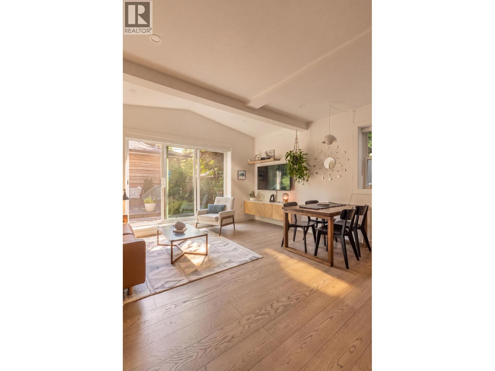 1372 E 10TH AVENUE, Vancouver, BC photo 5