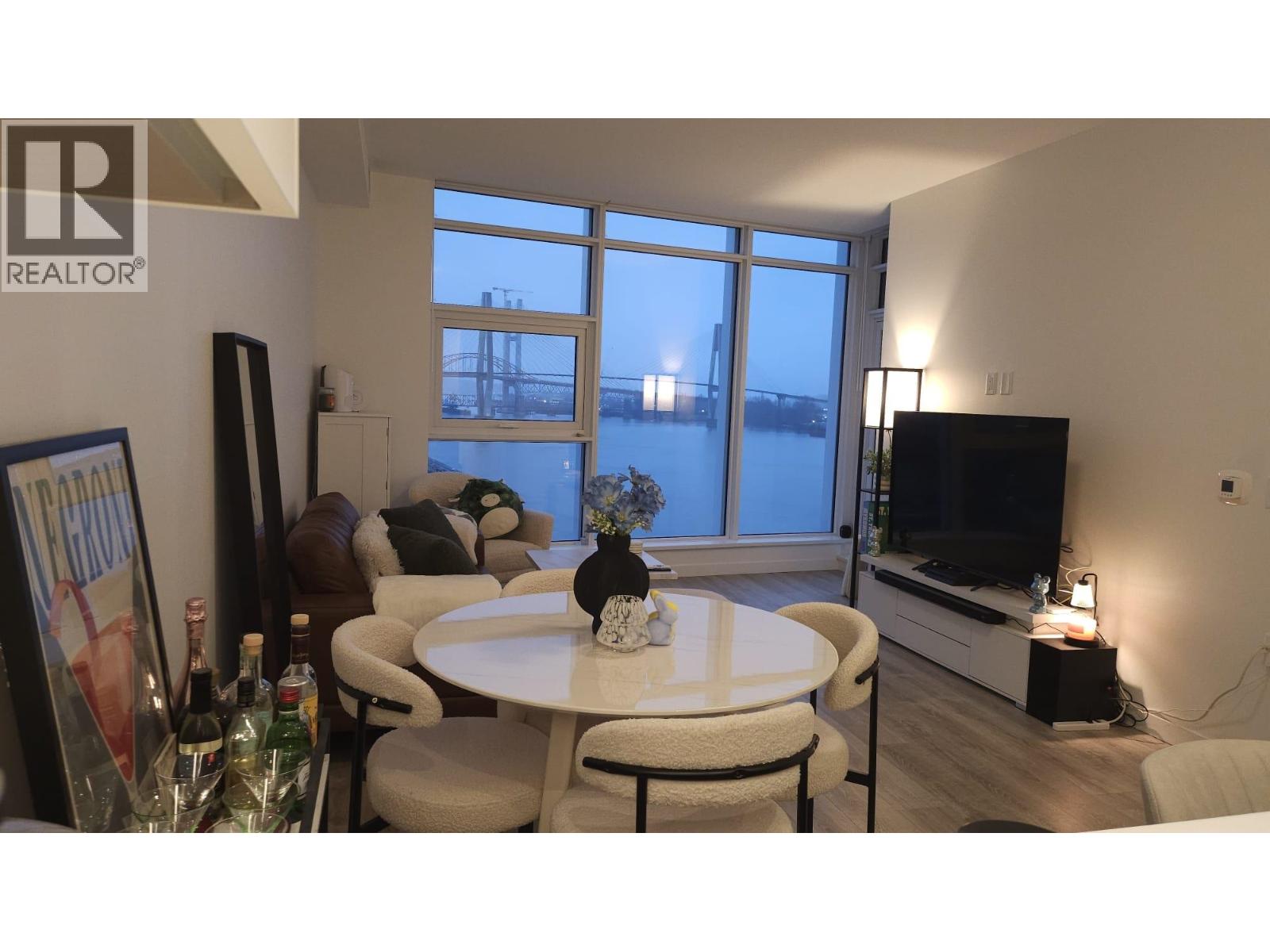 802 660 QUAYSIDE DRIVE, New Westminster, BC photo 3