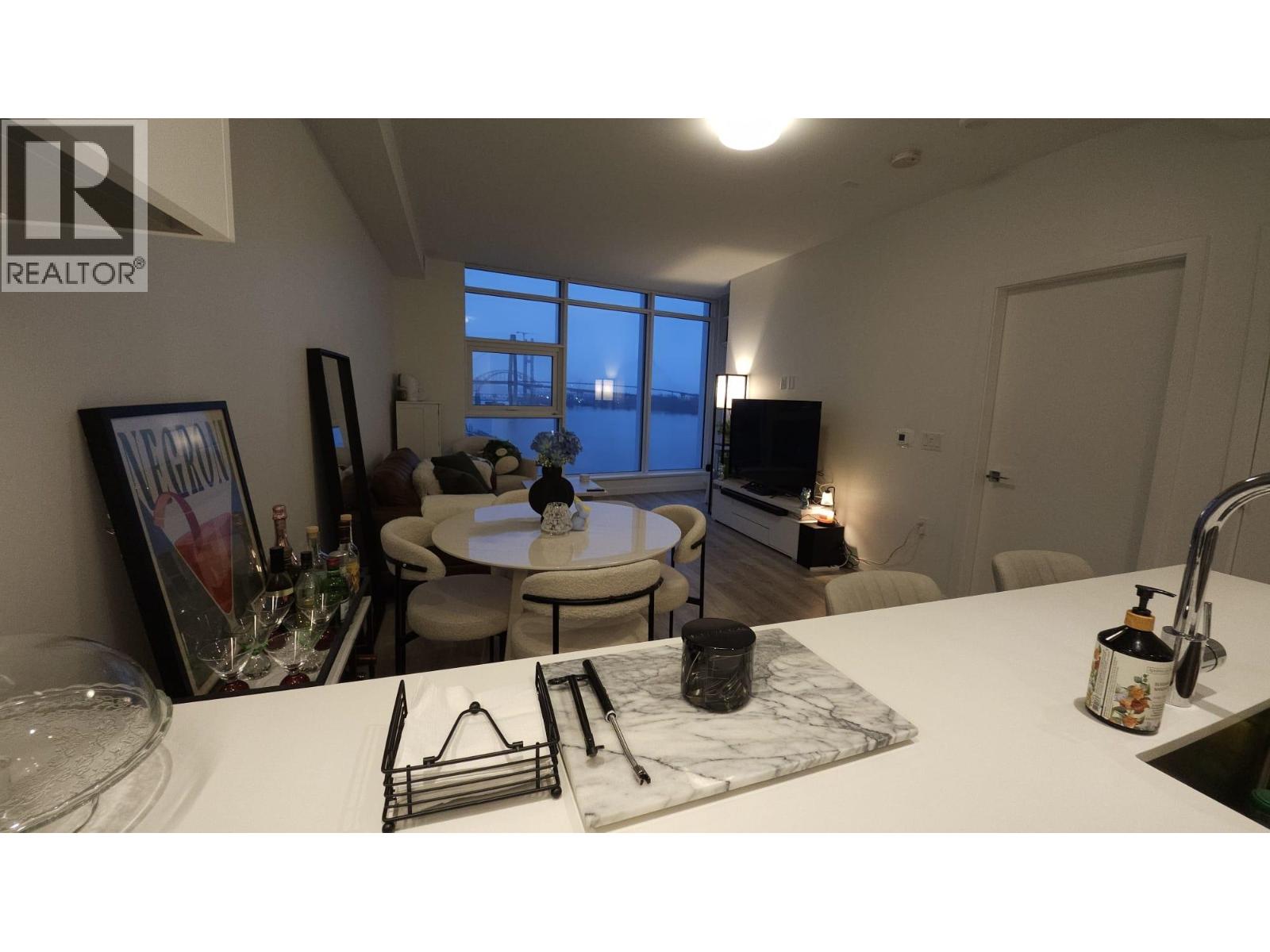 802 660 QUAYSIDE DRIVE, New Westminster, BC photo 5