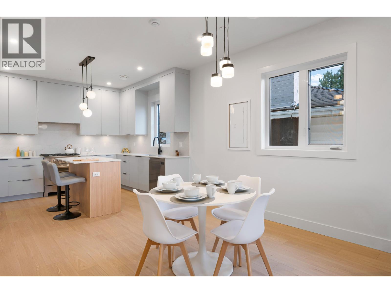4855 VENABLES STREET, Burnaby, BC photo 5