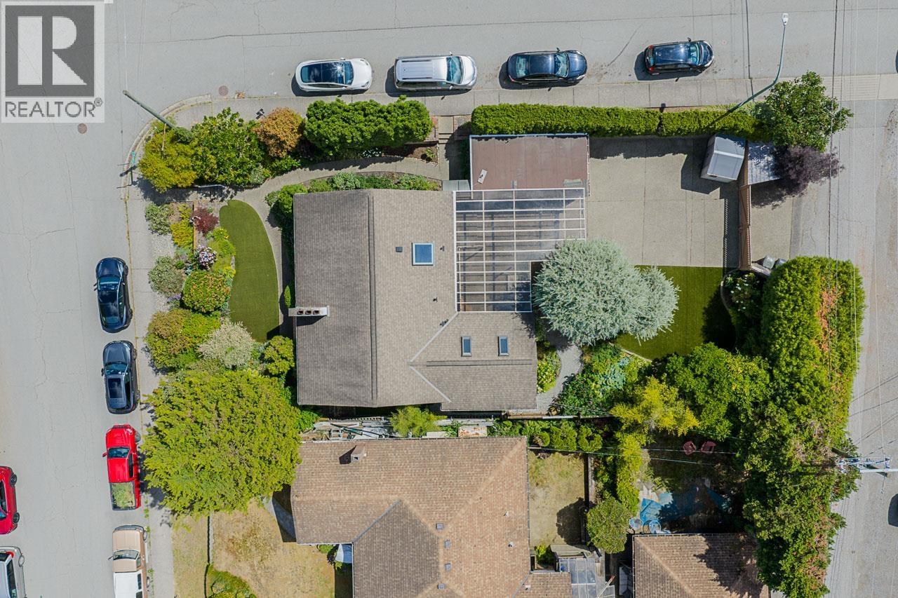 3896 ELMWOOD STREET, Burnaby, BC photo 2