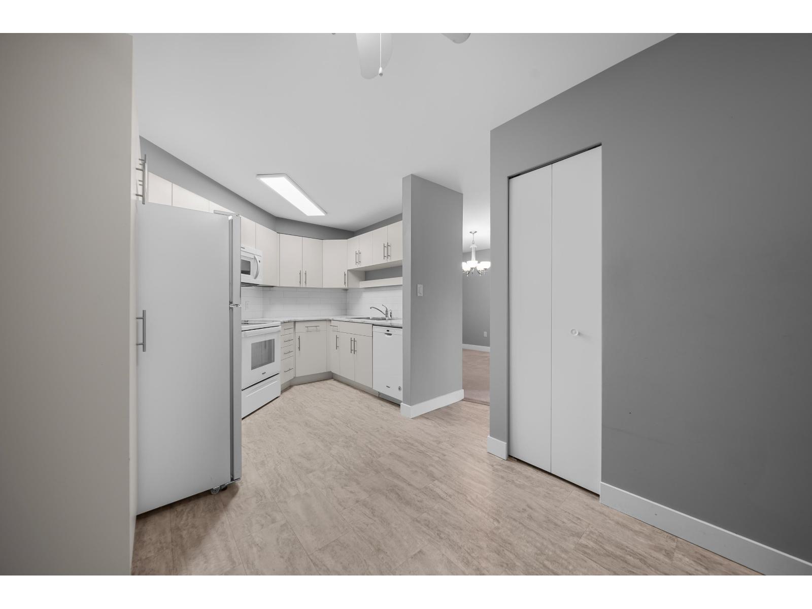 208 32669 GEORGE FERGUSON WAY, Abbotsford, BC photo 5