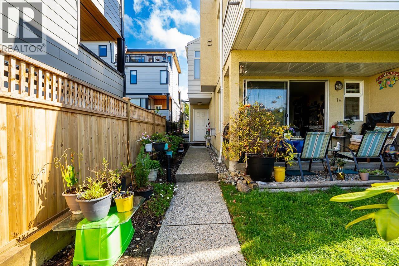 238 W 4TH STREET, North Vancouver, BC photo 2