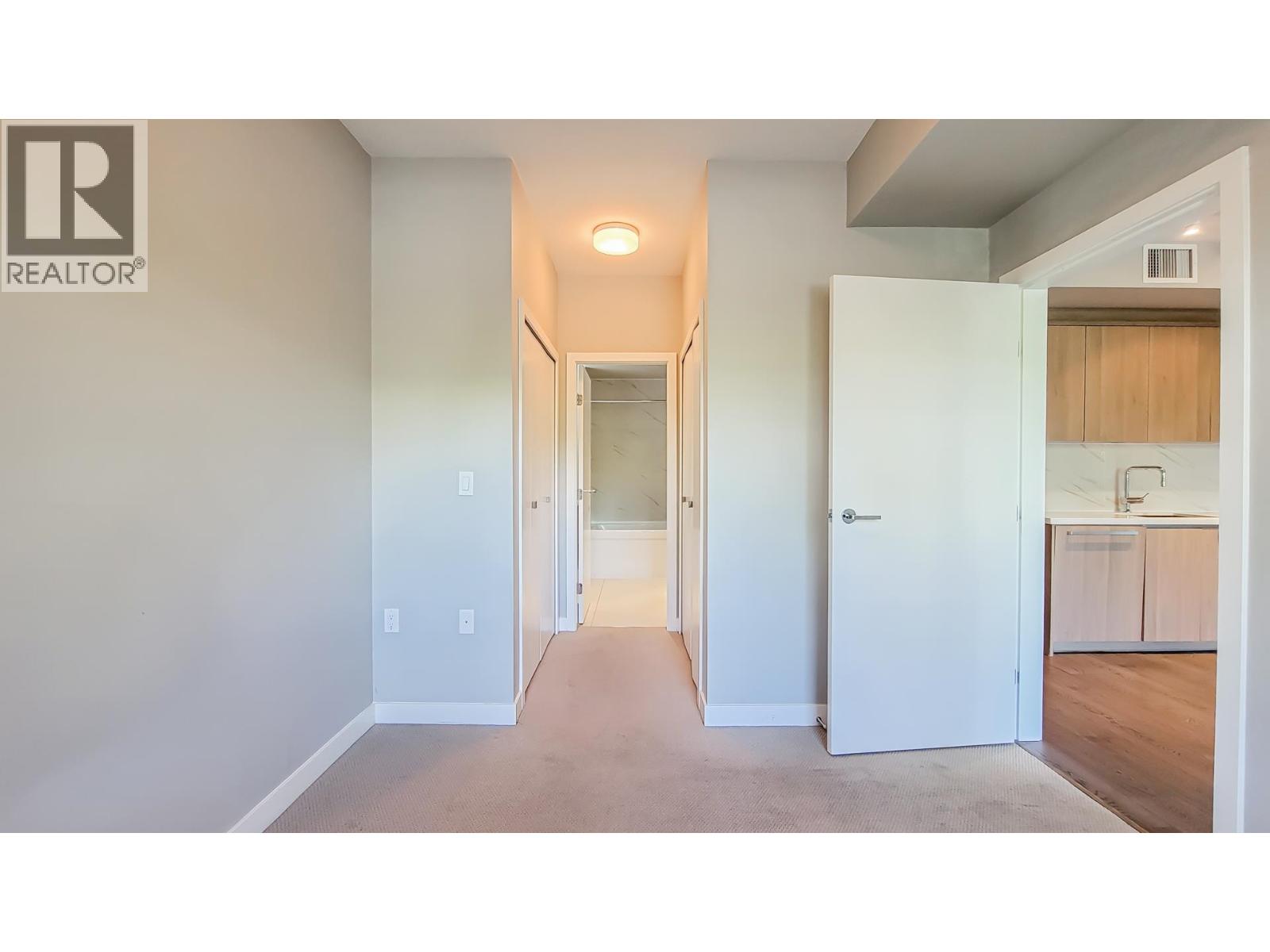 9333-9388 TOMICKI AVE & ODLIN ROAD, Richmond, BC photo 4