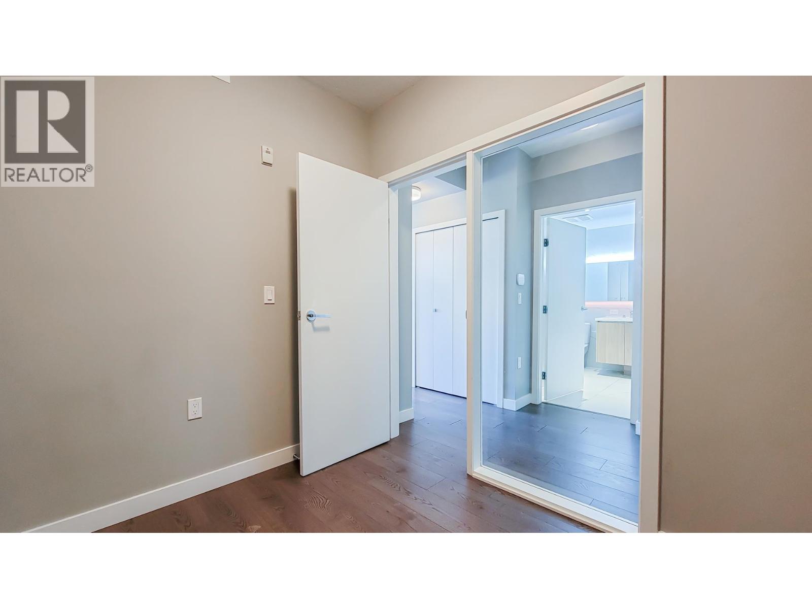 9333-9388 TOMICKI AVE & ODLIN ROAD, Richmond, BC photo 5