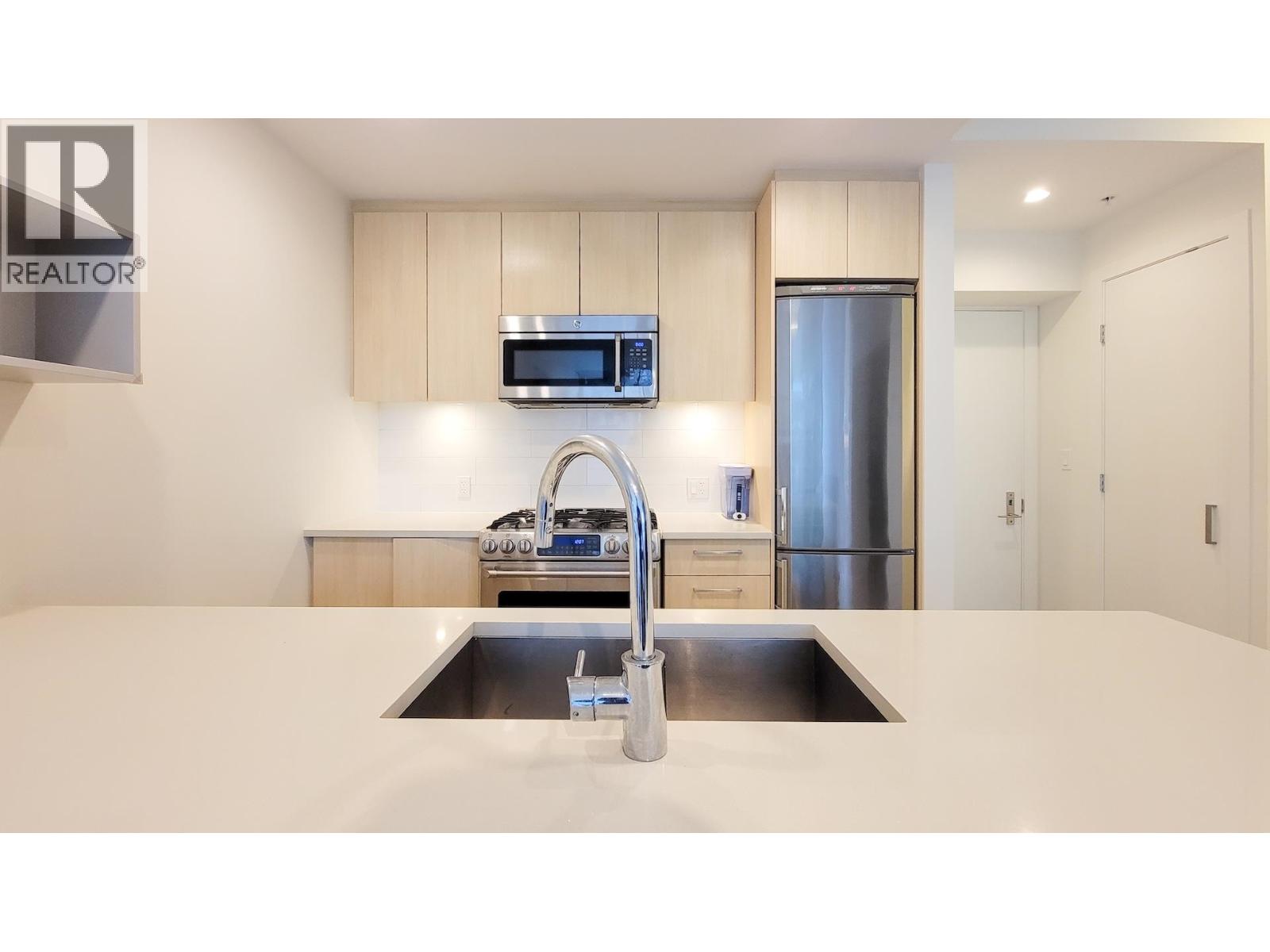 706 9080 UNIVERSITY CRESCENT, Burnaby, BC photo 4