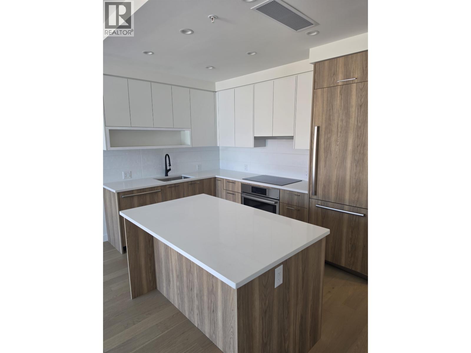 203 8398 OAK STREET, Vancouver