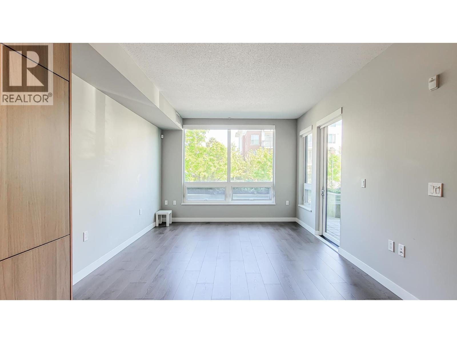 9333-9388 TOMICKI AVE & ODLIN ROAD, Richmond, BC photo 5