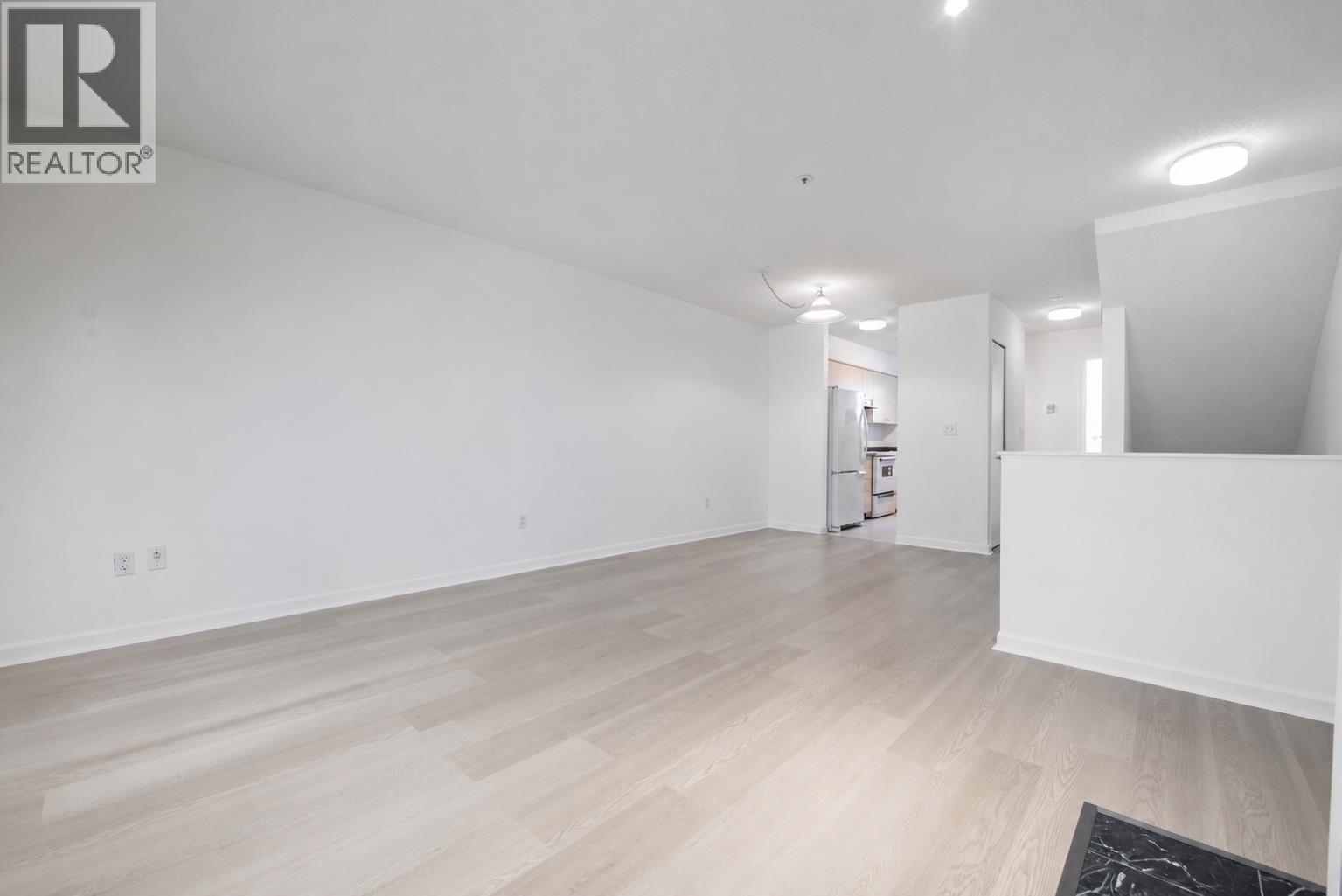 202 3683 WELLINGTON AVENUE, Vancouver, BC photo 4