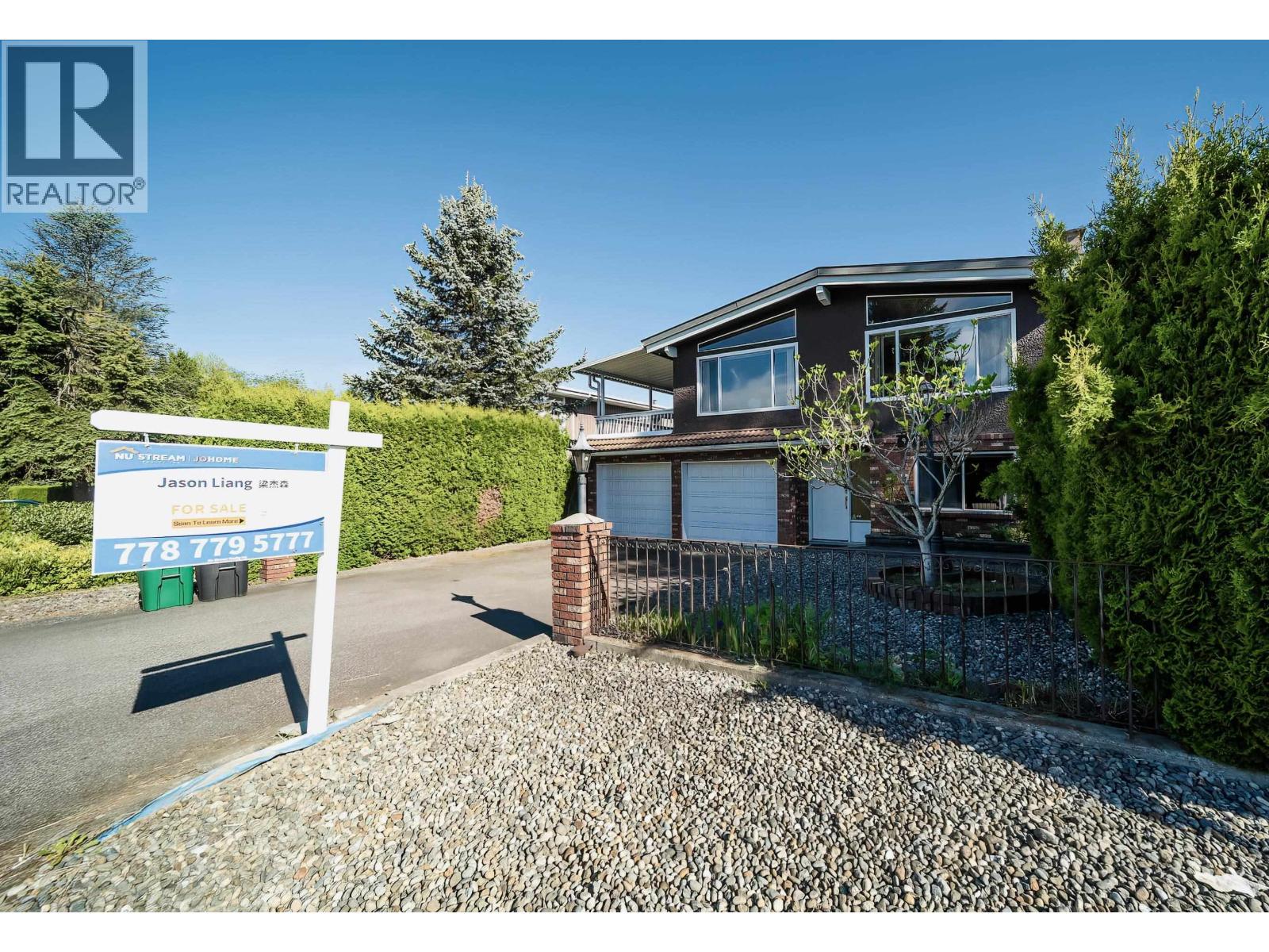 951 EVERETT CRESCENT, Burnaby, BC photo 3