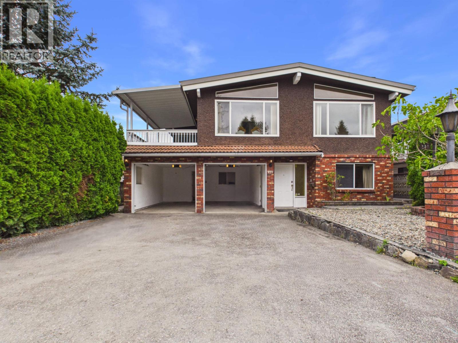 951 EVERETT CRESCENT, Burnaby, BC photo 4