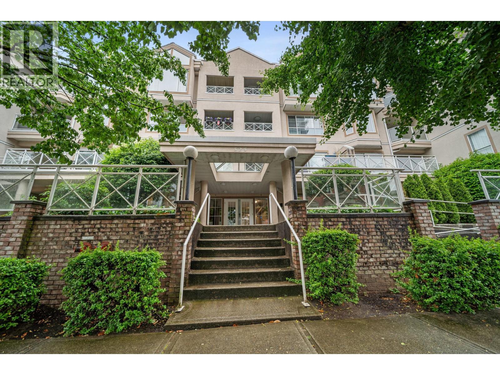 412 525 AGNES STREET, New Westminster, BC photo 2