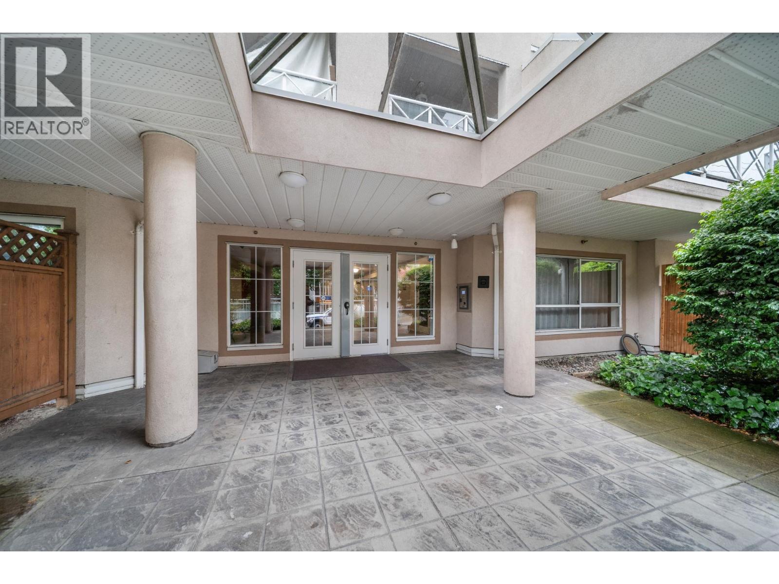 412 525 AGNES STREET, New Westminster, BC photo 3