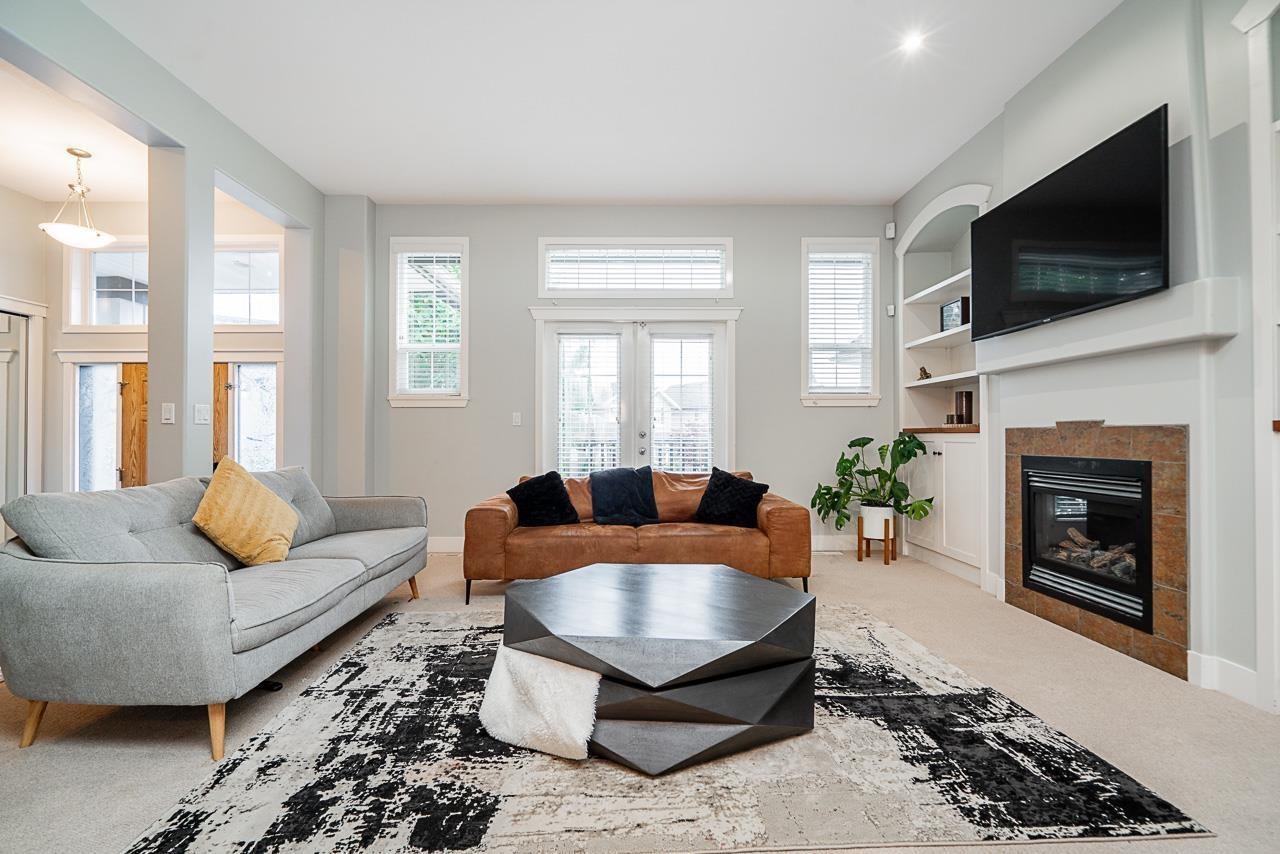 6075 165A STREET, Surrey, BC photo 3