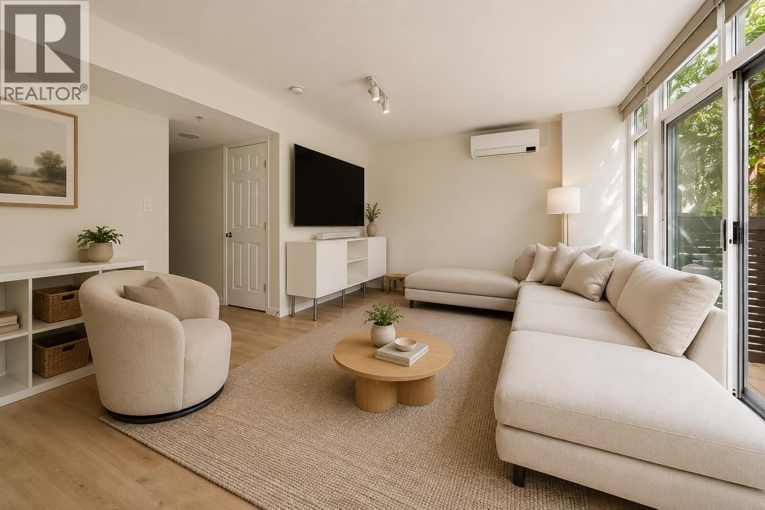 TH3 63 KEEFER PLACE, Vancouver, BC photo 2