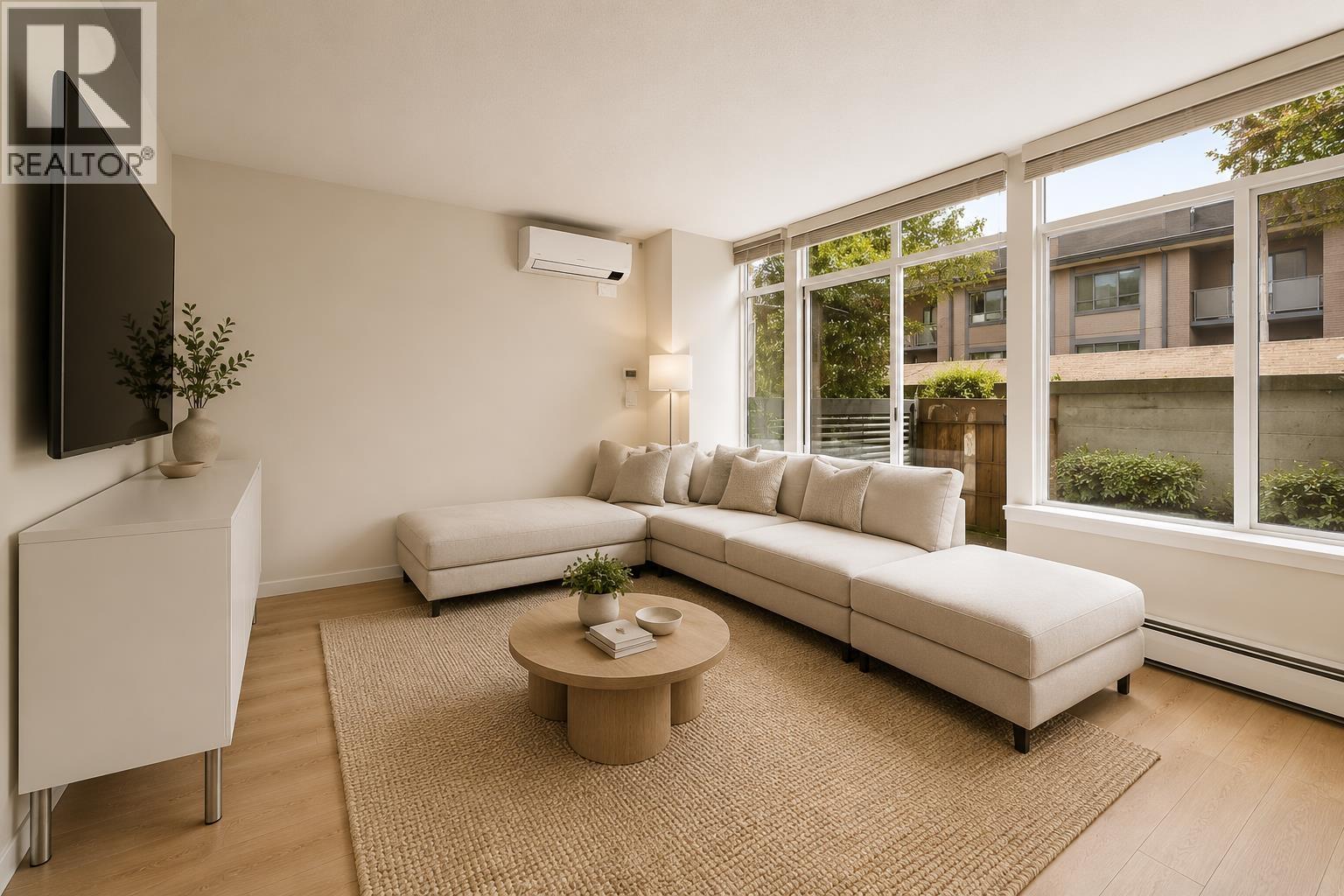 TH3 63 KEEFER PLACE, Vancouver, BC photo 4