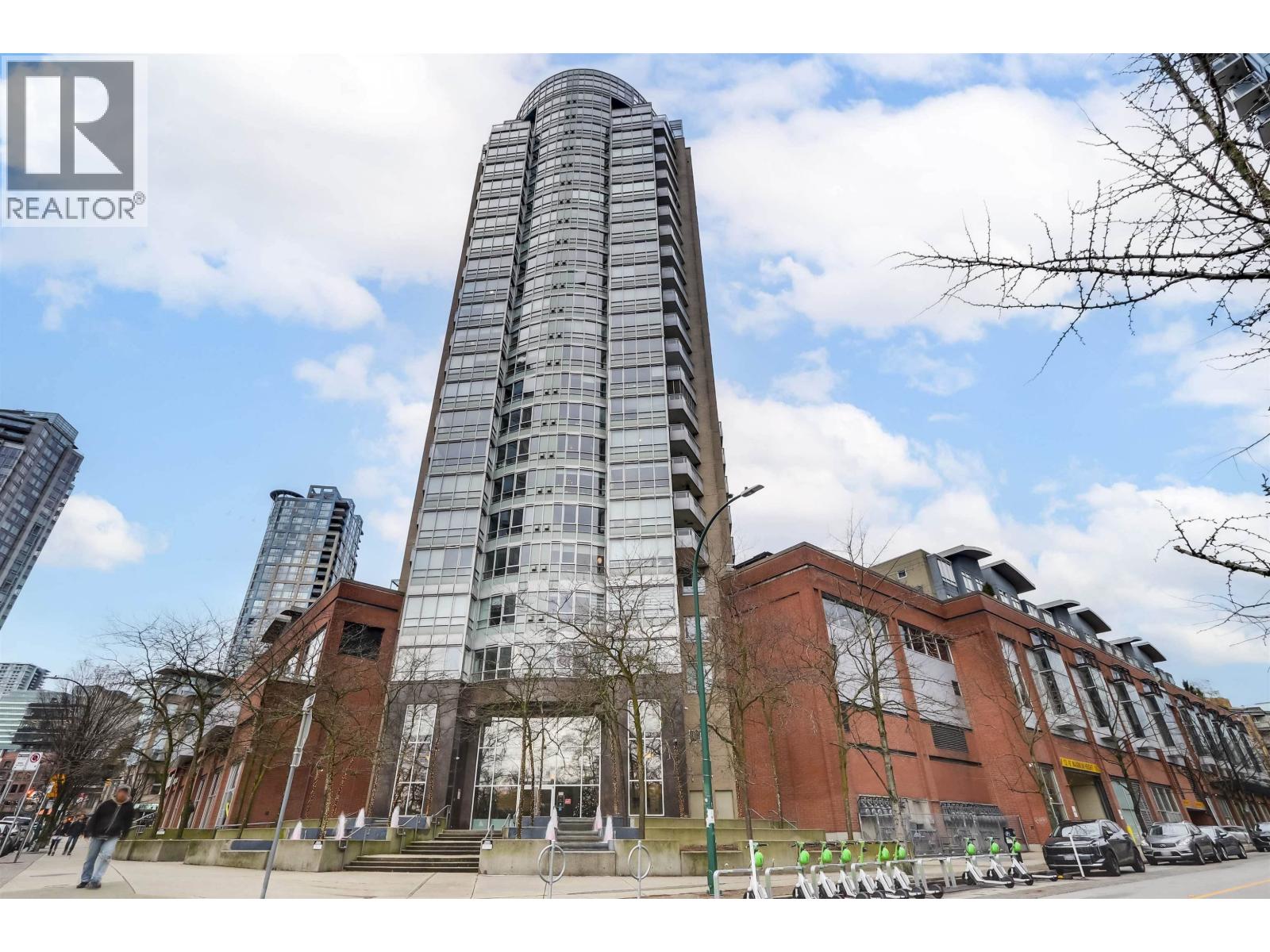 TH3 63 KEEFER PLACE, Vancouver, BC photo 3