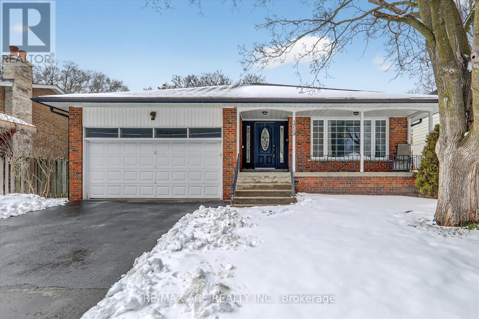 1719 VALENTINE GARDENS