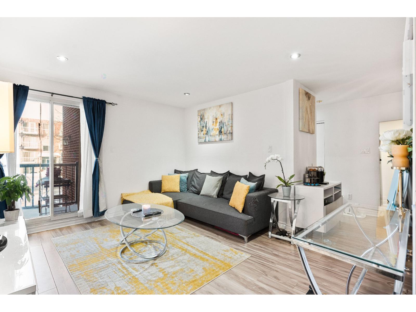 For sale: 1305 Boul. Provencher, #5, Brossard, Quebec J4W1Z3