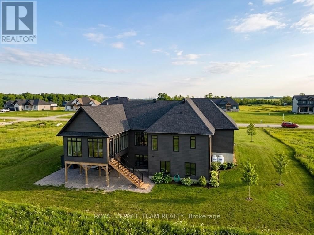 For sale: 224 TRUDEAU CRESCENT, Russell, Ontario K4R1E5