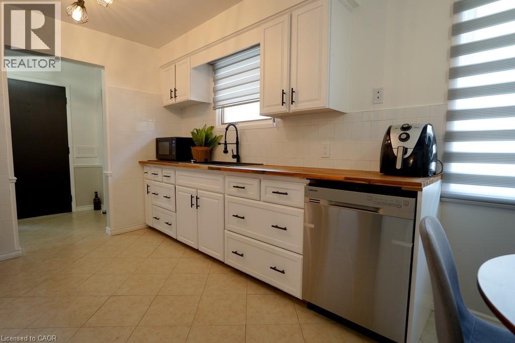 伦敦 South X 独立错层屋 3+1卧3卫 1300 sqft 带全装修地下室 - 11
