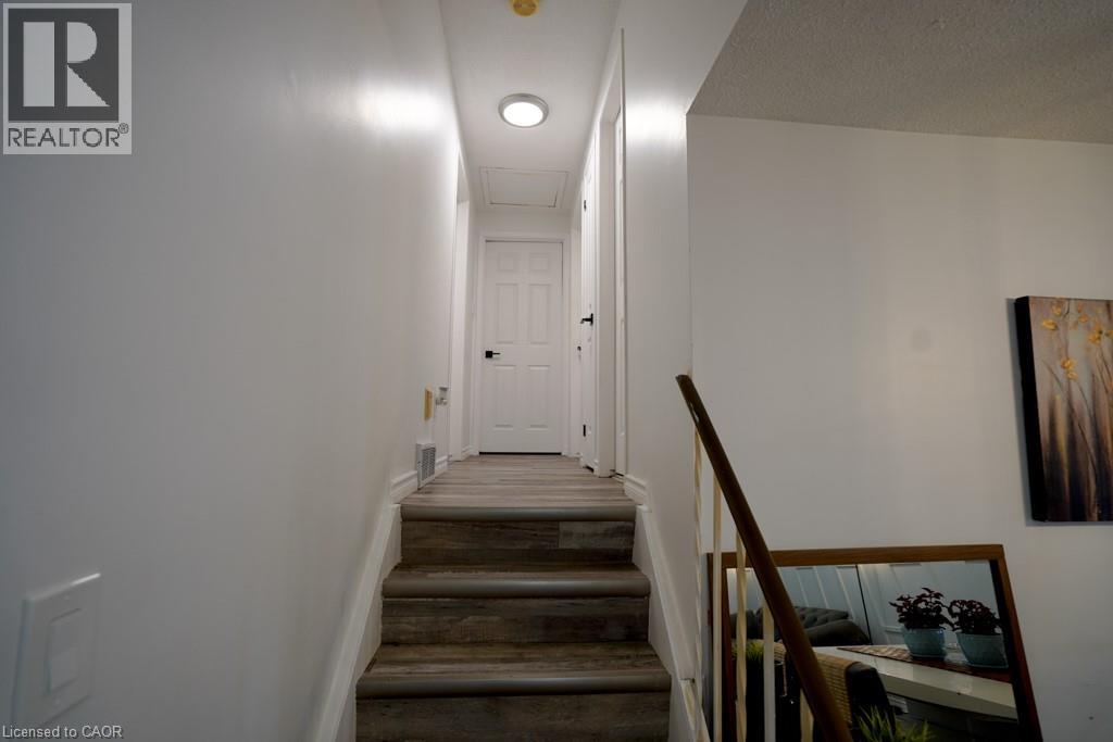 伦敦 South X 独立错层屋 3+1卧3卫 1300 sqft 带全装修地下室 - 14