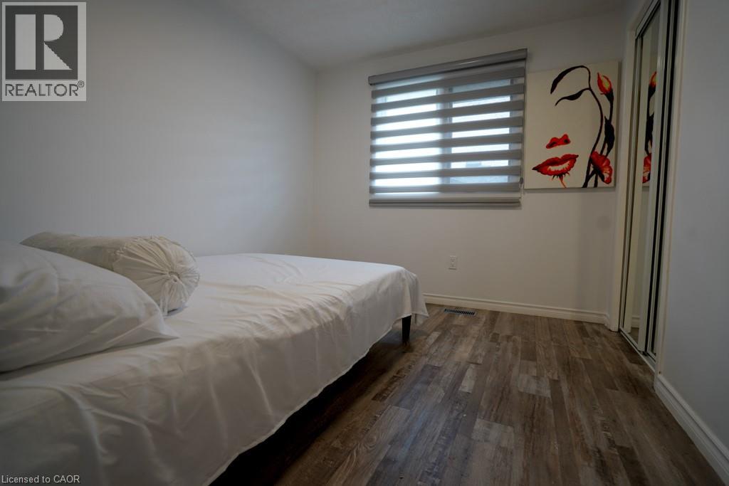 伦敦 South X 独立错层屋 3+1卧3卫 1300 sqft 带全装修地下室 - 16