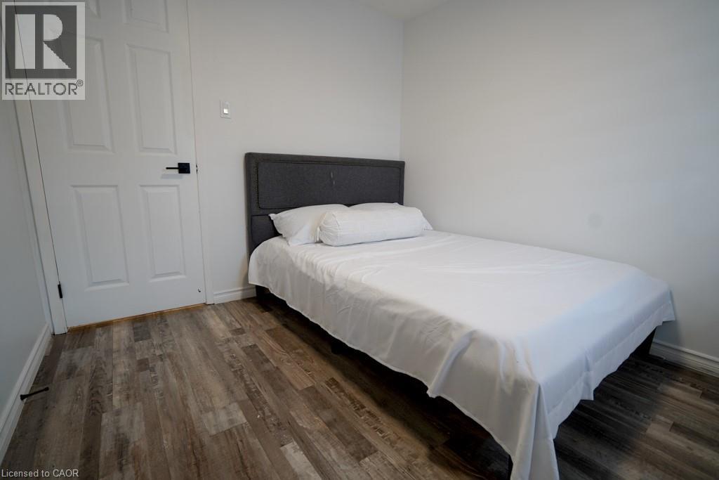 伦敦 South X 独立错层屋 3+1卧3卫 1300 sqft 带全装修地下室 - 17