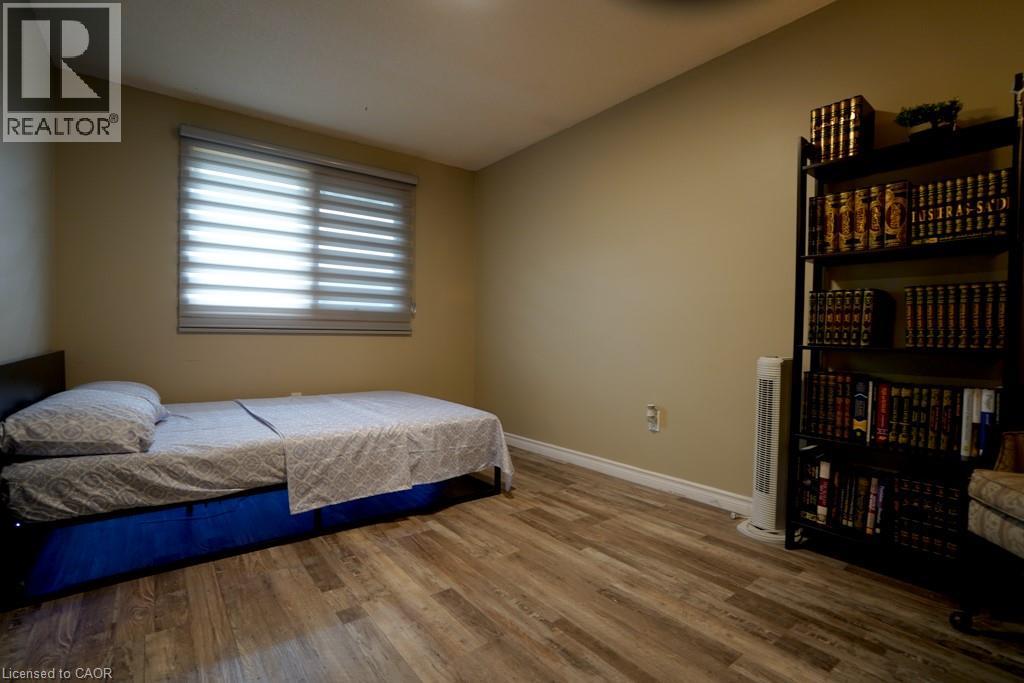 伦敦 South X 独立错层屋 3+1卧3卫 1300 sqft 带全装修地下室 - 18