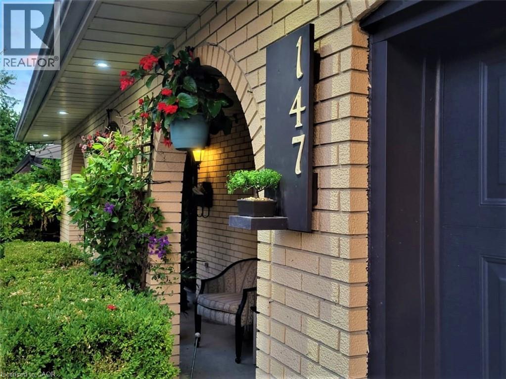 伦敦 South X 独立错层屋 3+1卧3卫 1300 sqft 带全装修地下室 - 2