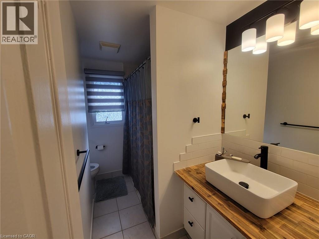 伦敦 South X 独立错层屋 3+1卧3卫 1300 sqft 带全装修地下室 - 21