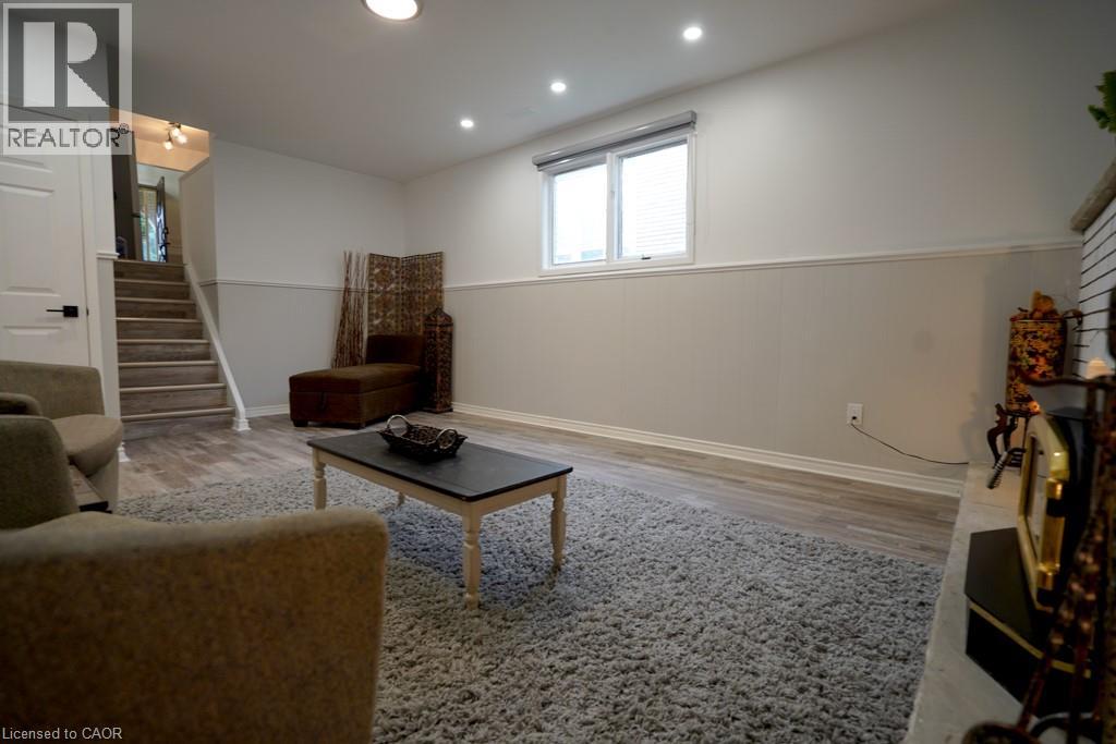 伦敦 South X 独立错层屋 3+1卧3卫 1300 sqft 带全装修地下室 - 25