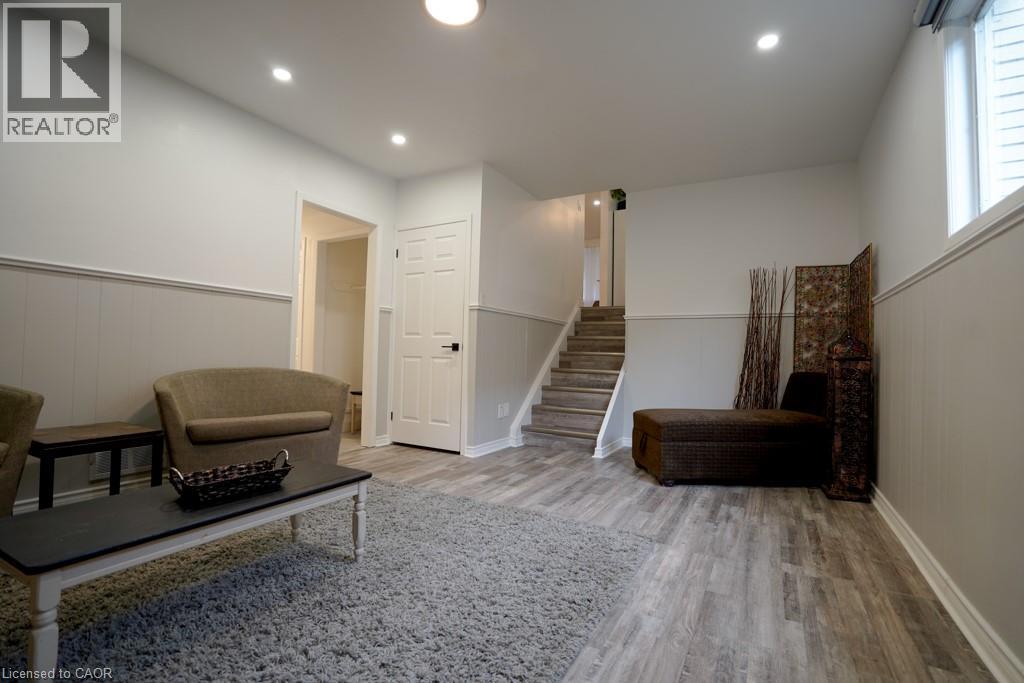 伦敦 South X 独立错层屋 3+1卧3卫 1300 sqft 带全装修地下室 - 26