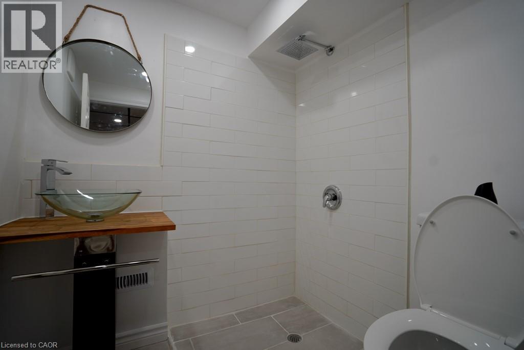伦敦 South X 独立错层屋 3+1卧3卫 1300 sqft 带全装修地下室 - 33