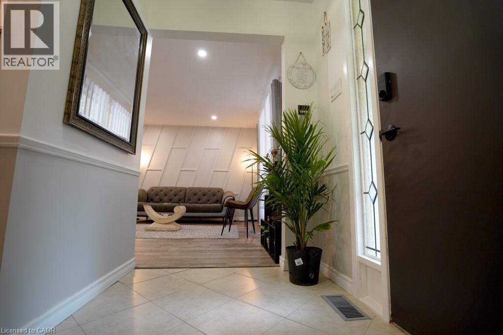 伦敦 South X 独立错层屋 3+1卧3卫 1300 sqft 带全装修地下室 - 4