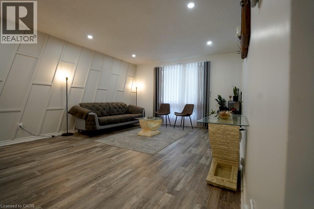 伦敦 South X 独立错层屋 3+1卧3卫 1300 sqft 带全装修地下室 - 6