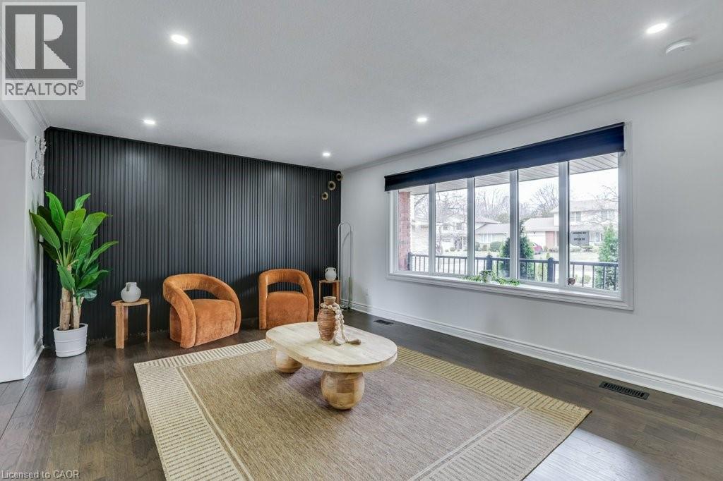 伦敦西山区 Westmount 核心四卧独立屋,成长家庭理想之选 - 8