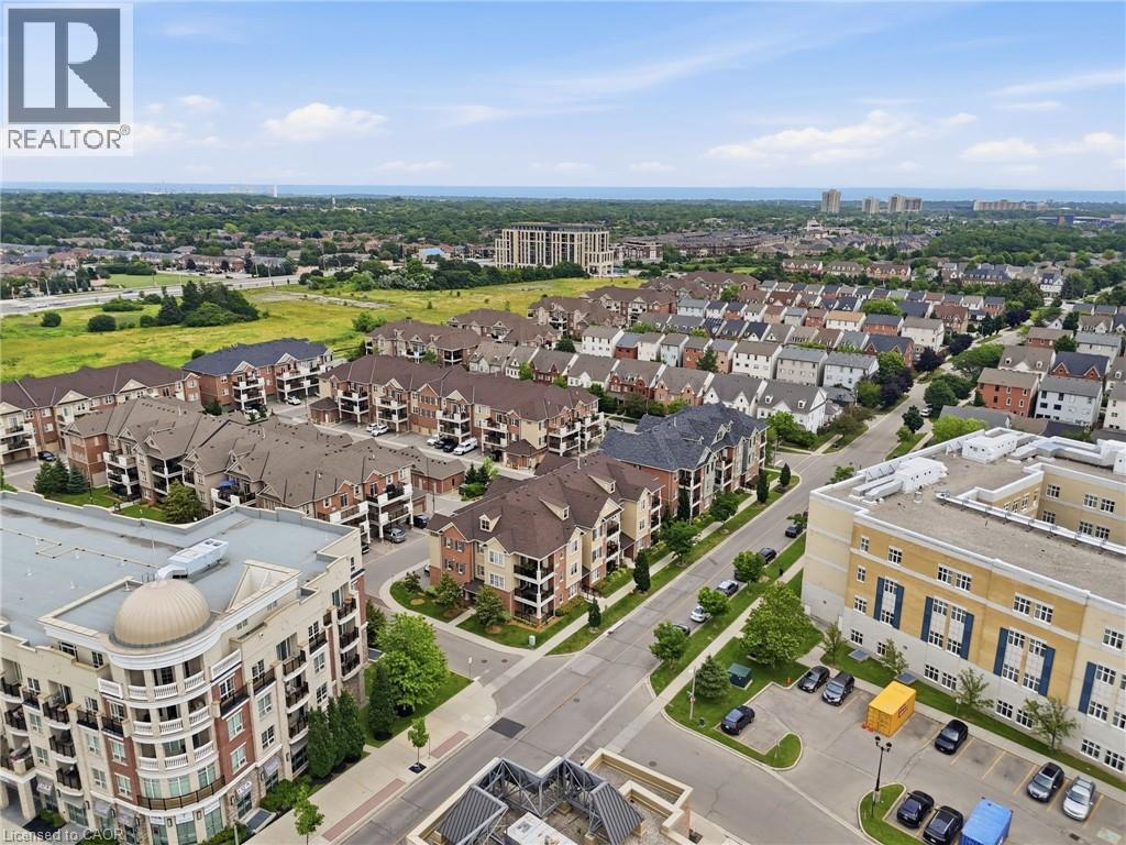 Oakville River Oaks 精装角位公寓镇屋 2卧2卫带大露台 - 2