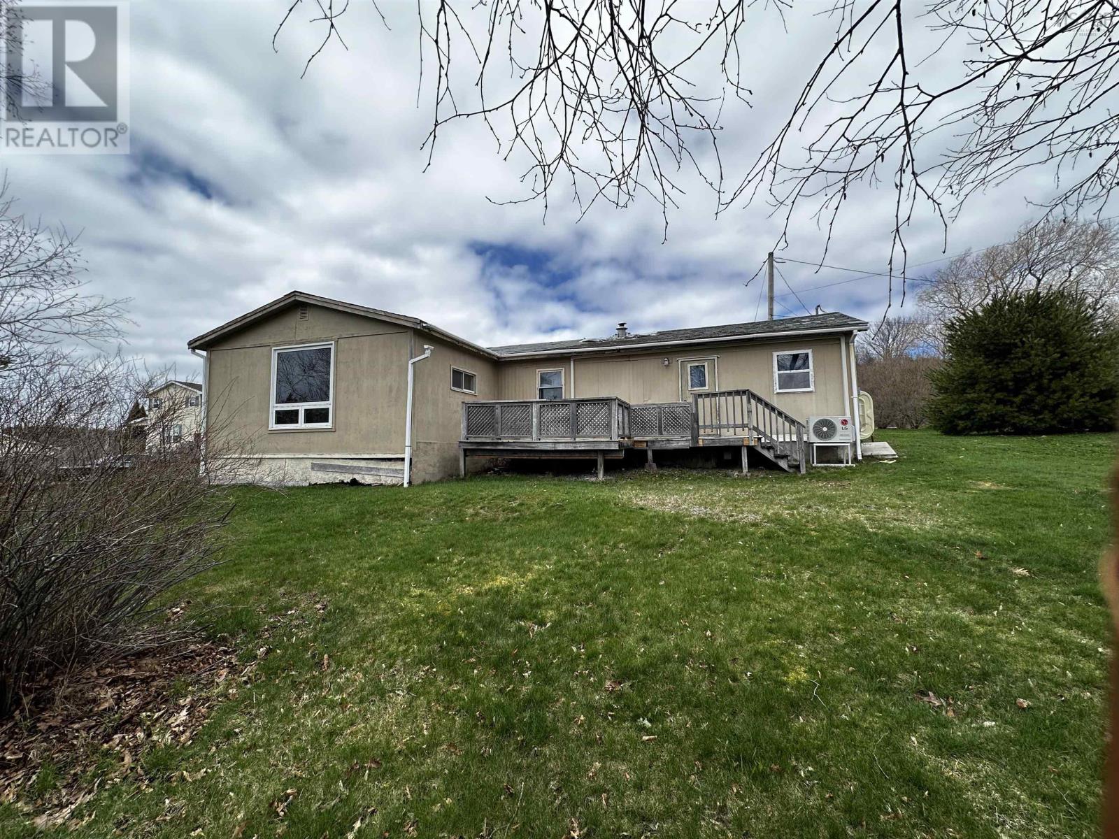 22 Old Halifax Road W