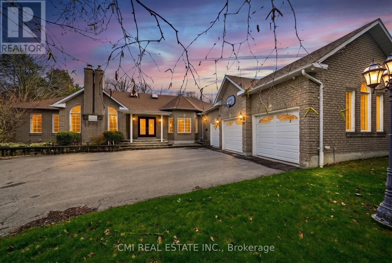 15 TREEGROVE CIRCLE