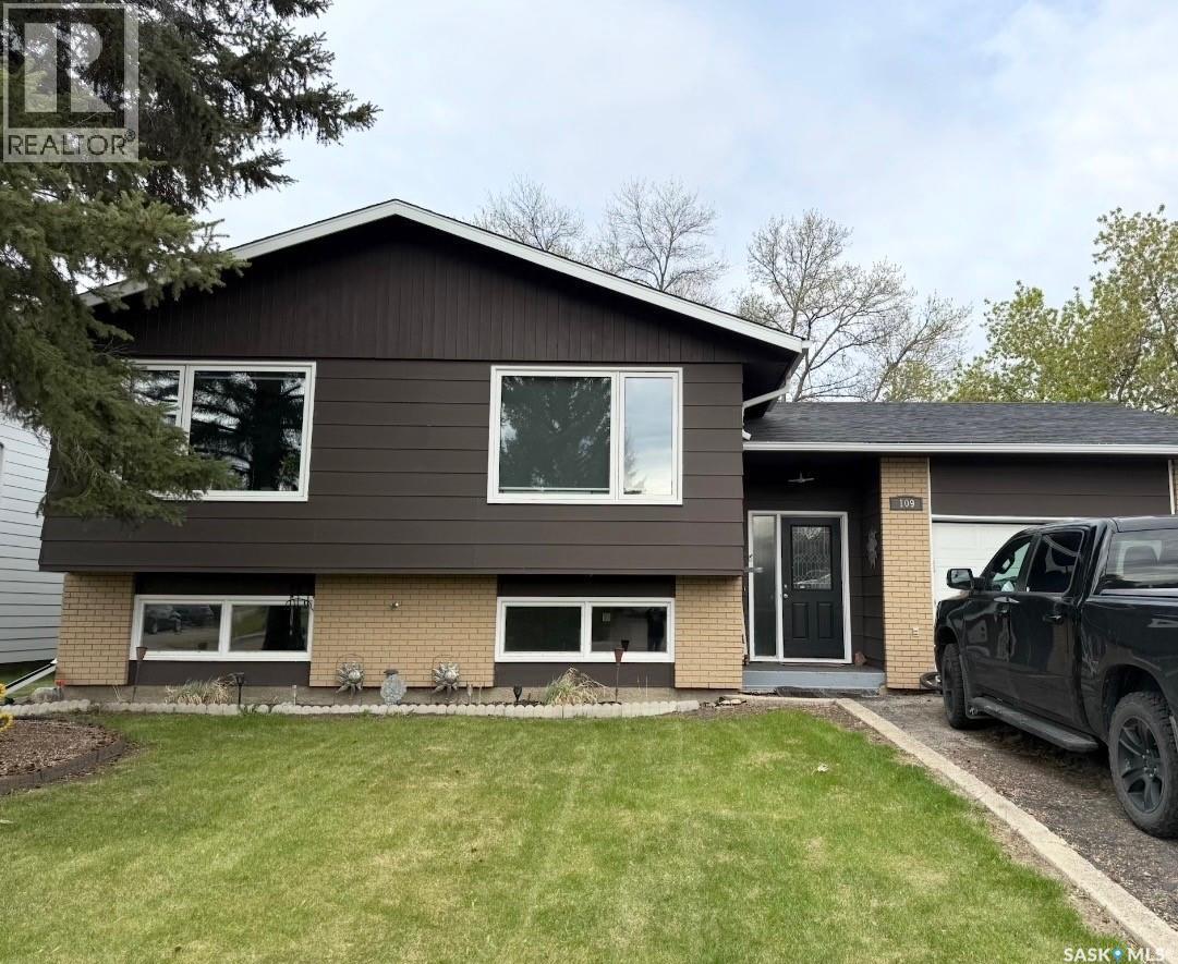 109 Stewart CRESCENT