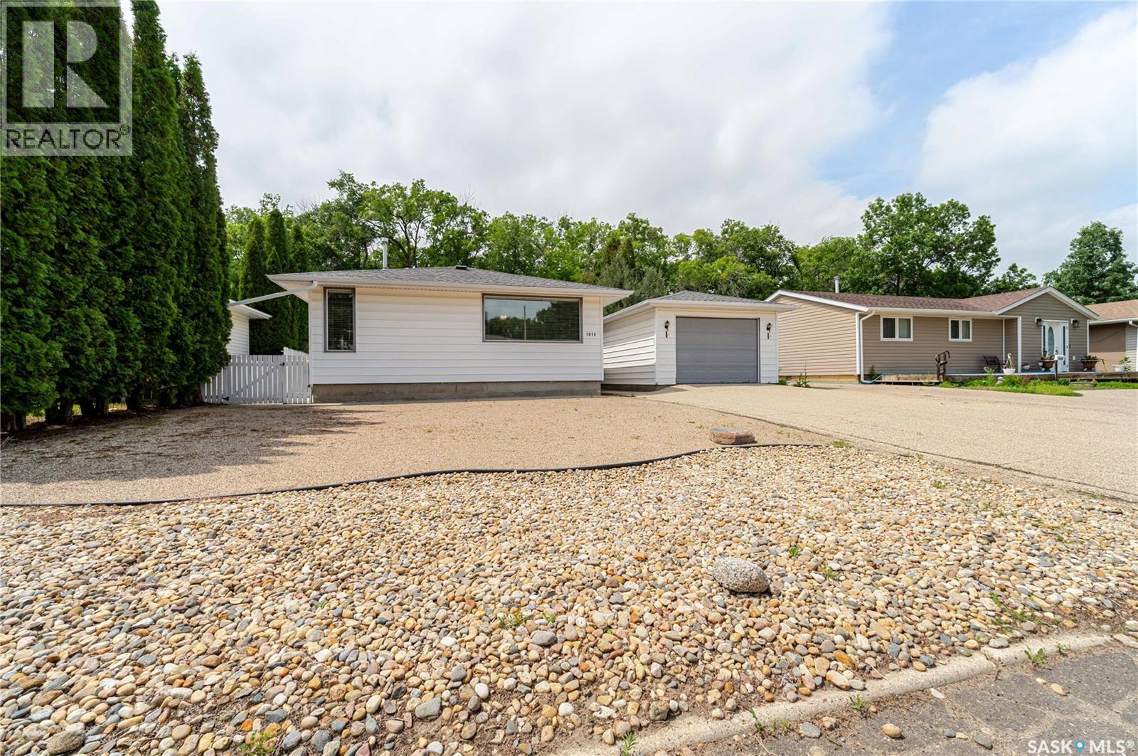 1014 Hopkins CRESCENT