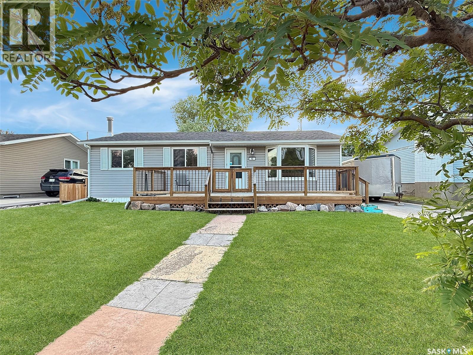 10 Macdonald CRESCENT
