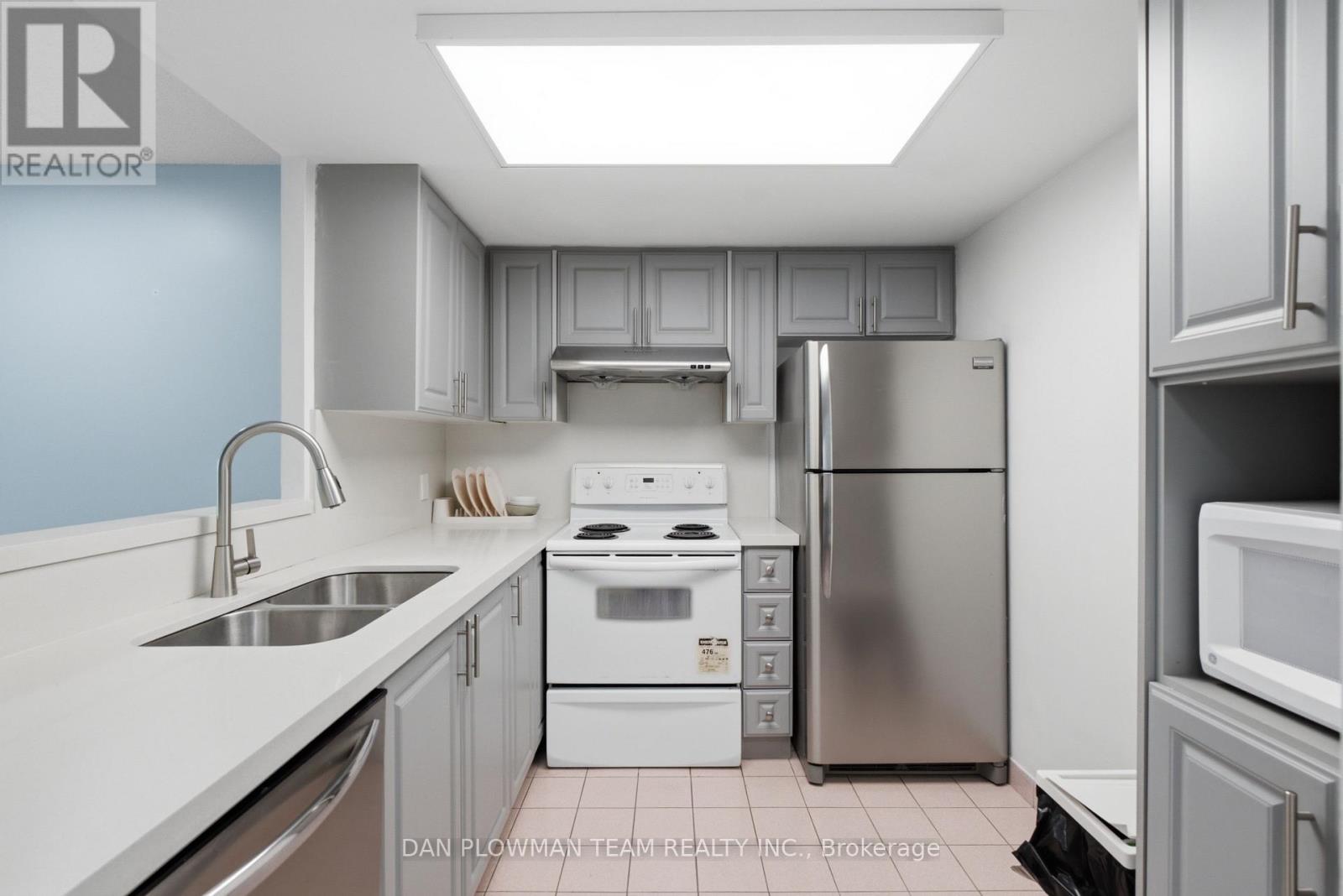 For sale: 913 - 8 LEE CENTRE DRIVE, Toronto (Woburn), Ontario