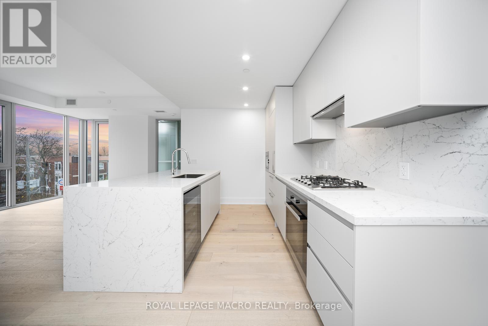 403 - 346 DAVENPORT ROAD