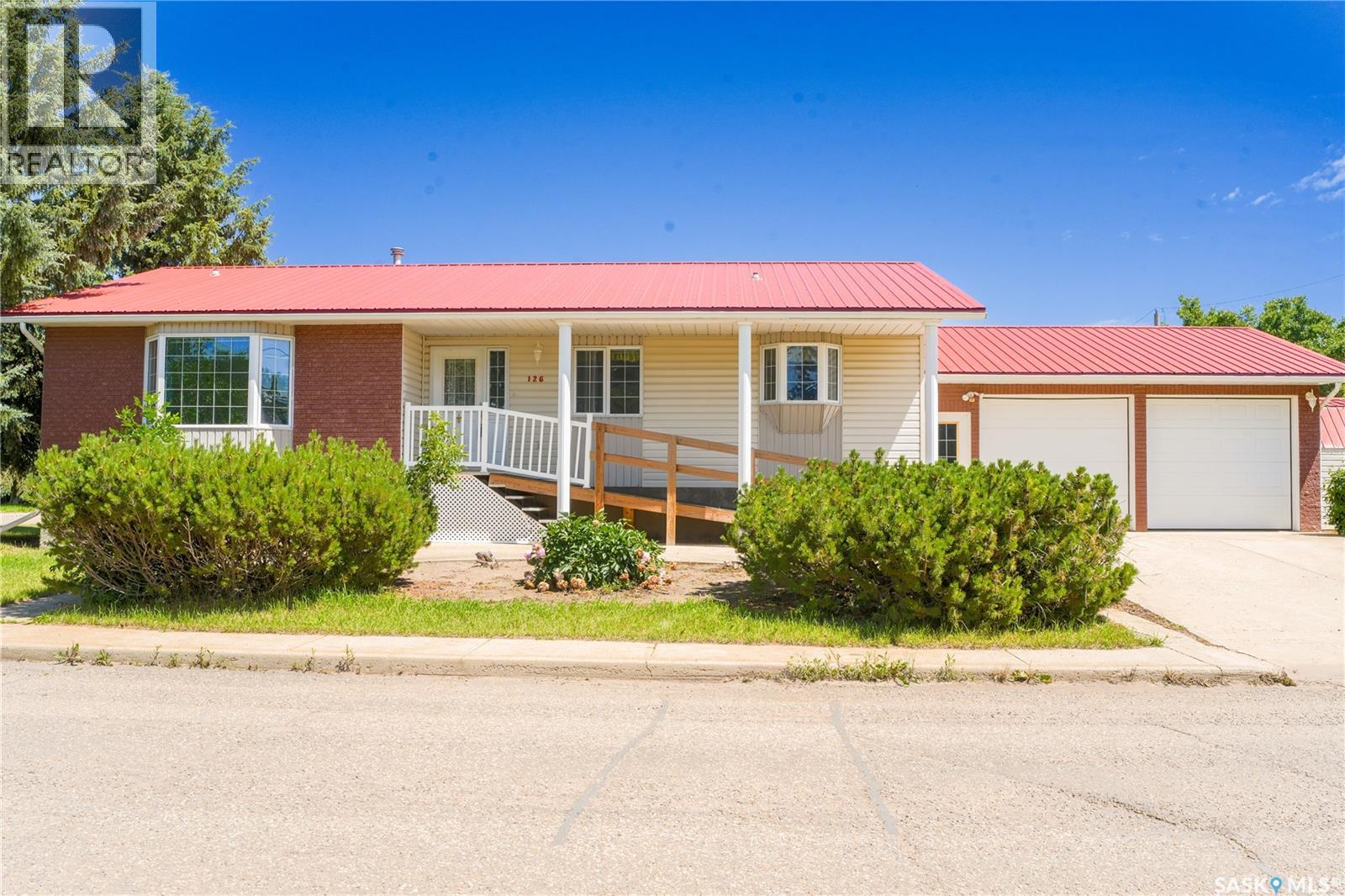 126 5th AVENUE W