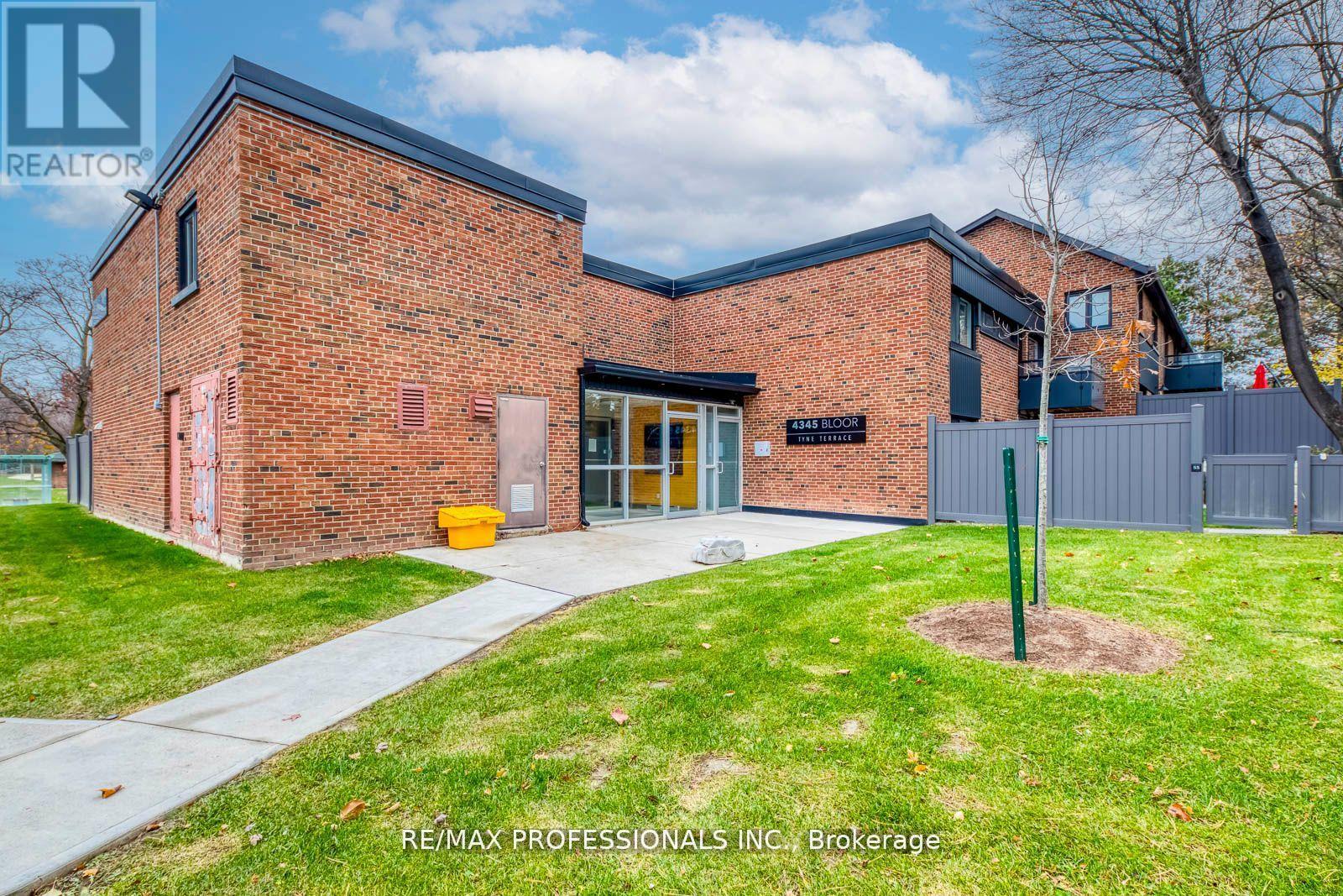 51 - 4345 BLOOR STREET W