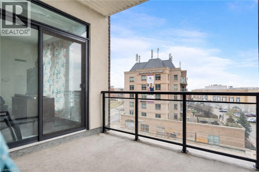 Oakville Uptown Core 顶层公寓|2+1卧2卫|现代精装 - 12