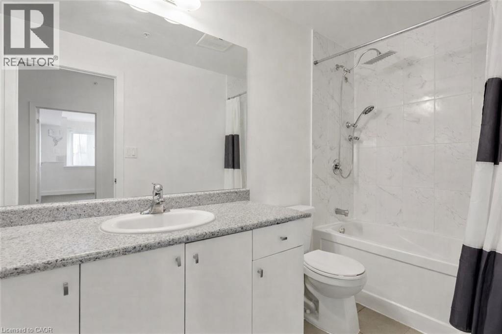 Oakville Uptown Core 顶层公寓|2+1卧2卫|现代精装 - 4